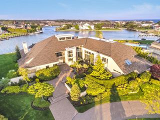 136 The Helm, East Islip, NY 11730