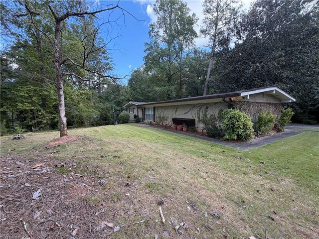 2550 Headland Drive, East Point, GA 30344