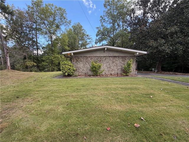 2550 Headland Drive, East Point, GA 30344