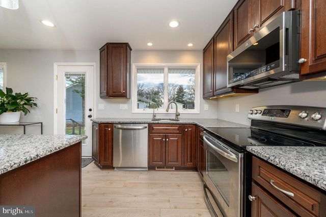 12 DAVISON RD, Hightstown, NJ 08520