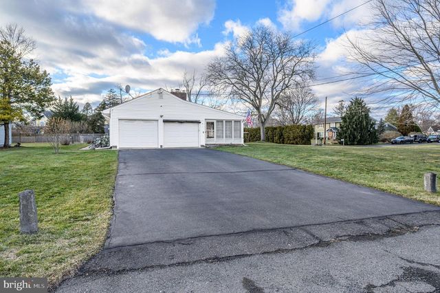 12 DAVISON RD, Hightstown, NJ 08520