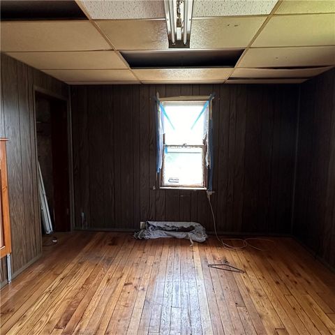 500 4th St, Marianna Boro, PA 15345