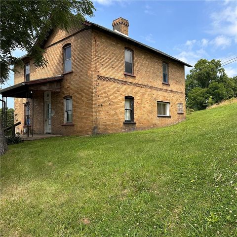 500 4th St, Marianna Boro, PA 15345