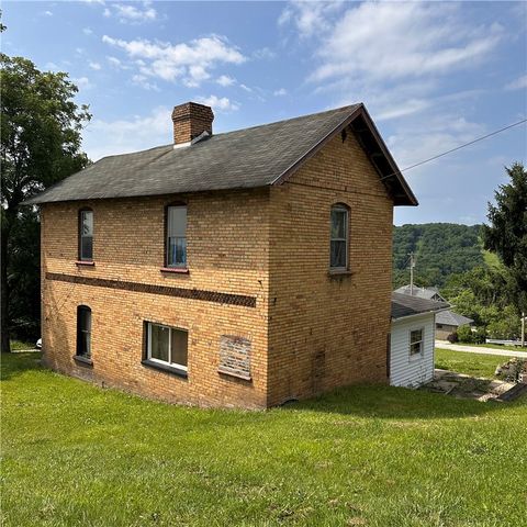 500 4th St, Marianna Boro, PA 15345