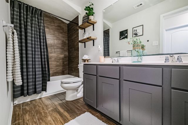 107 Saw Mill Ridge, Rosharon, TX 77583