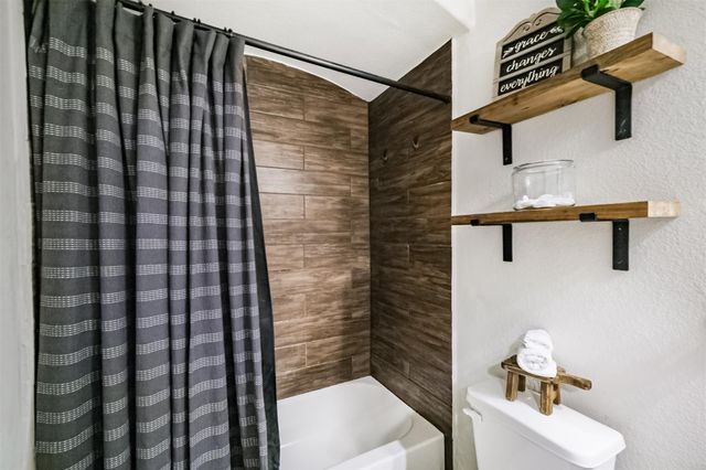 107 Saw Mill Ridge, Rosharon, TX 77583