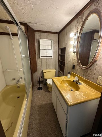 1219 S COURT Street, Marion, IL 62959