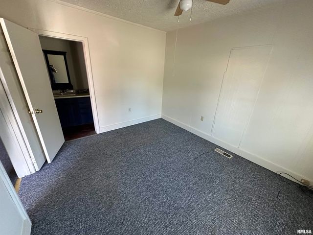 1219 S COURT Street, Marion, IL 62959