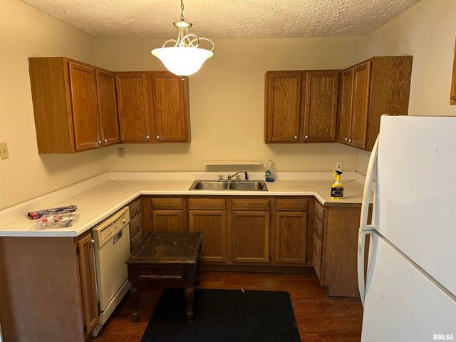 1219 S COURT Street, Marion, IL 62959