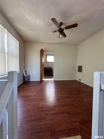 1219 S COURT Street, Marion, IL 62959