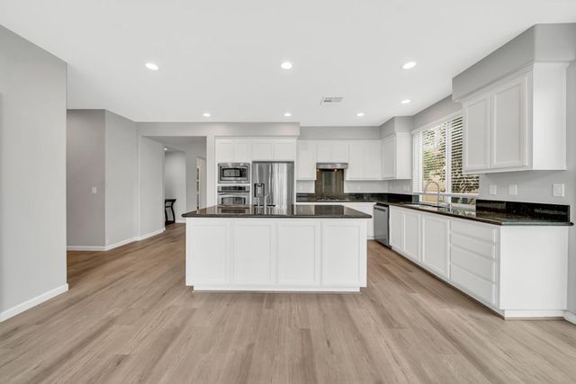 20300 Panoz Rd, Patterson, CA 95363