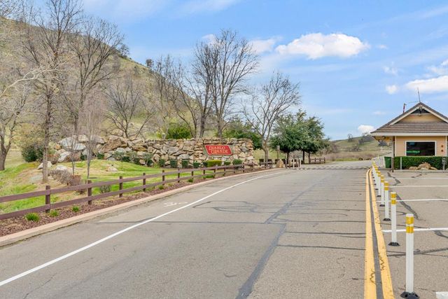 20300 Panoz Rd, Patterson, CA 95363