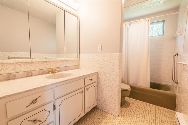 20 Fieldstone Dr, Stoneham, MA 02180