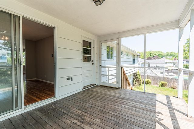 20 Fieldstone Dr, Stoneham, MA 02180