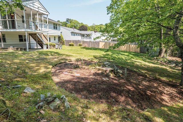 20 Fieldstone Dr, Stoneham, MA 02180
