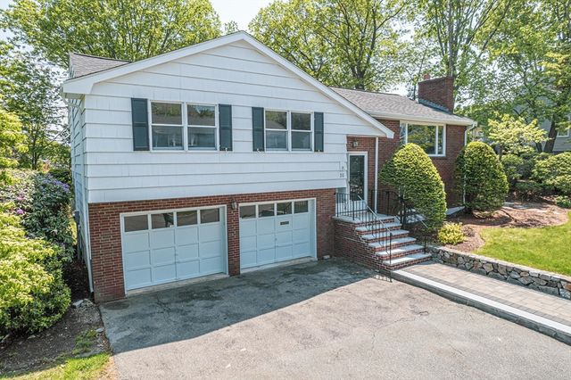 20 Fieldstone Dr, Stoneham, MA 02180