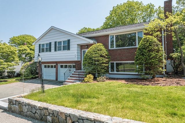 20 Fieldstone Dr, Stoneham, MA 02180