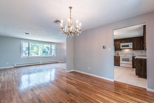 20 Fieldstone Dr, Stoneham, MA 02180