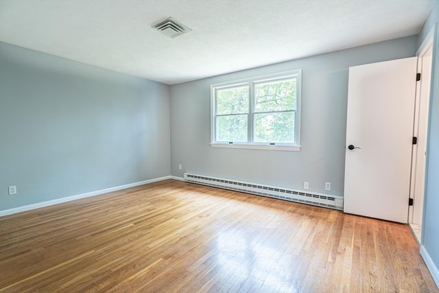 20 Fieldstone Dr, Stoneham, MA 02180