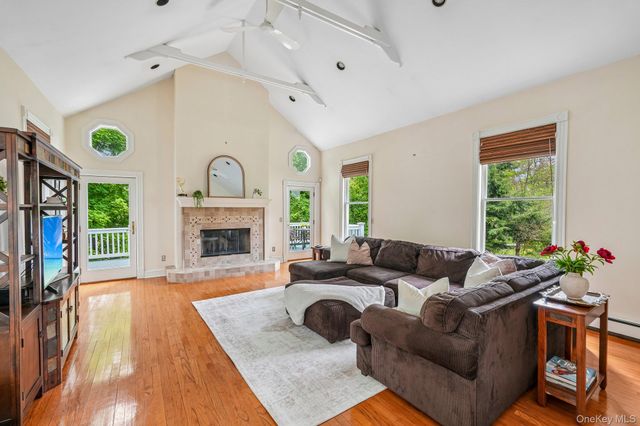 54 Hillside Avenue, Mount Kisco, NY 10549