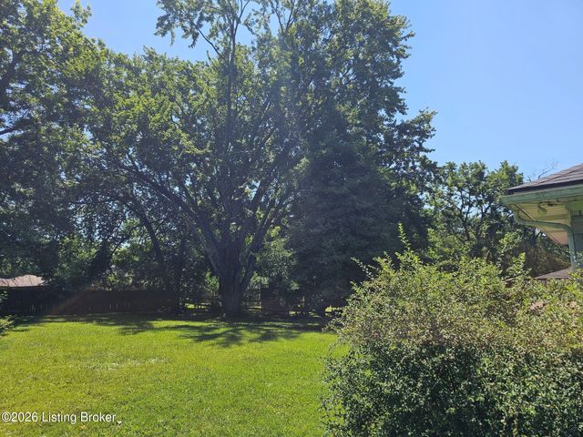 6145 Overhill Dr, Louisville, KY 40229