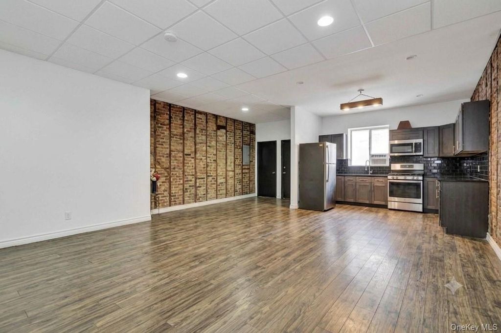 5224 35th Street, Long Island City, NY 11101 — exterior