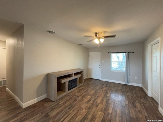 8905 Seacliff St, San Antonio, TX 78242