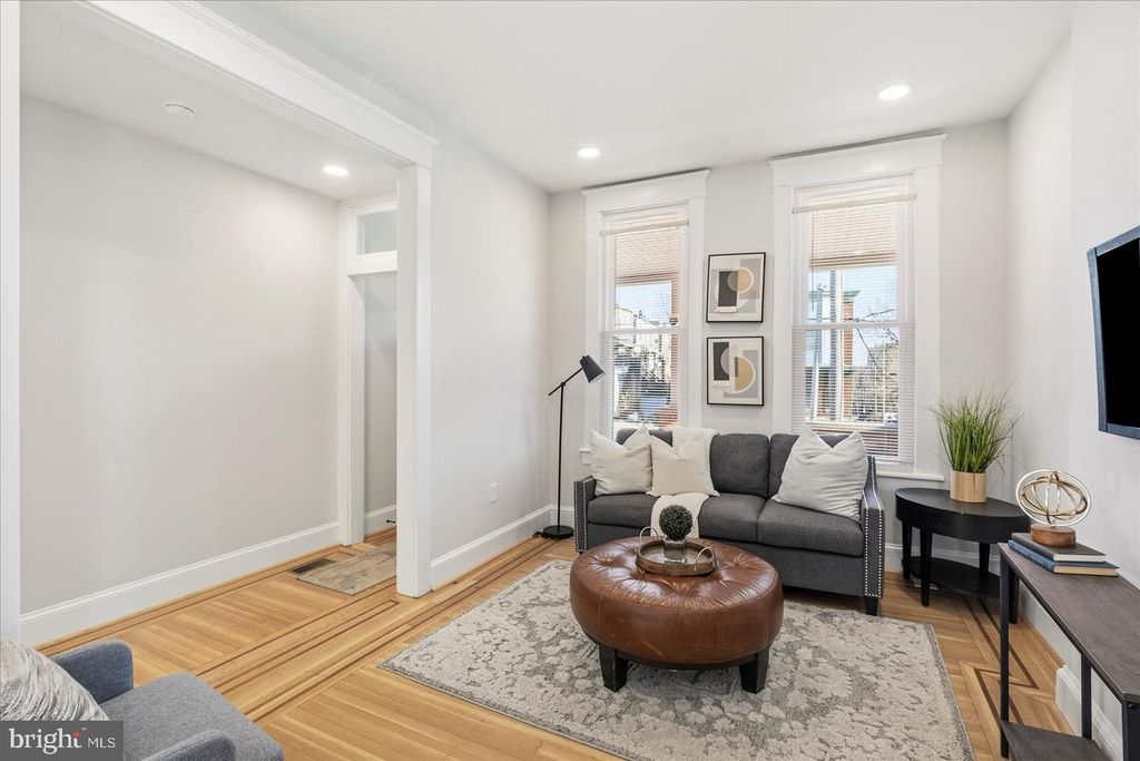 Image 11 of property listing at 2010 N LONGWOOD ST, Baltimore, MD 21216