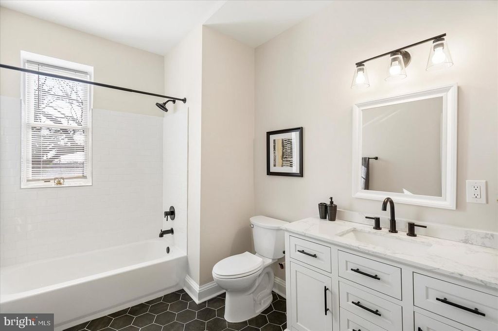 Image 20 of property listing at 2010 N LONGWOOD ST, Baltimore, MD 21216