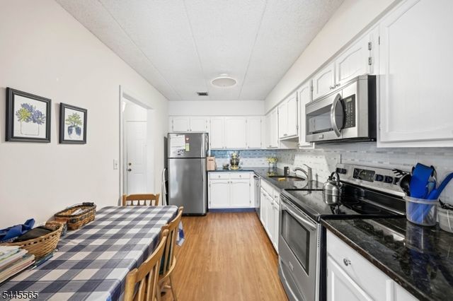 28 Iron Forge Sq 28, Pompton Lakes Boro, NJ 07442