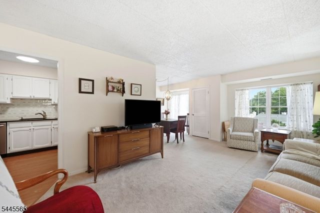 28 Iron Forge Sq 28, Pompton Lakes Boro, NJ 07442