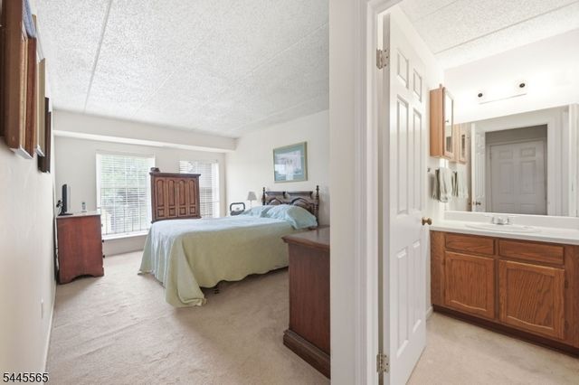 28 Iron Forge Sq 28, Pompton Lakes Boro, NJ 07442