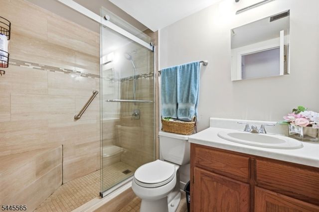 28 Iron Forge Sq 28, Pompton Lakes Boro, NJ 07442