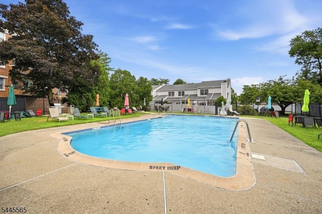 28 Iron Forge Sq 28, Pompton Lakes Boro, NJ 07442