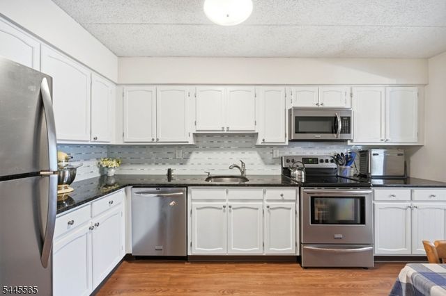 28 Iron Forge Sq 28, Pompton Lakes Boro, NJ 07442