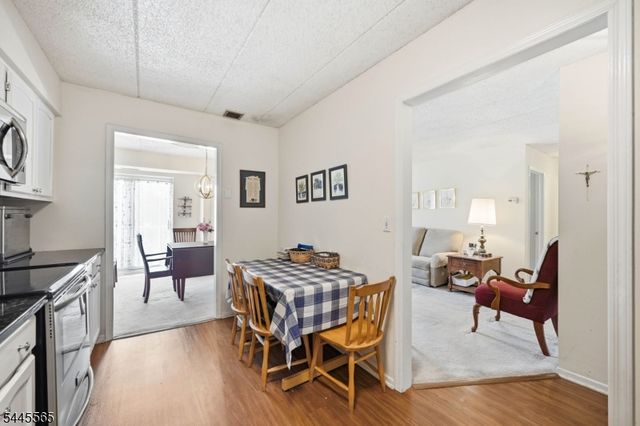 28 Iron Forge Sq 28, Pompton Lakes Boro, NJ 07442