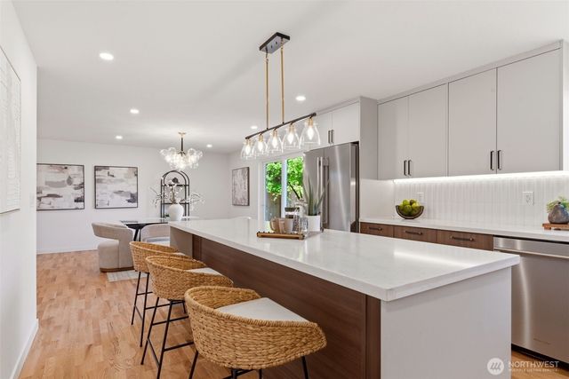 16432 NE 18th Street, Bellevue, WA 98008