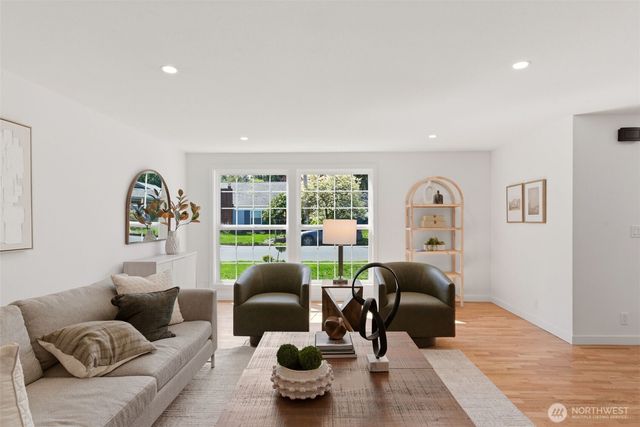 16432 NE 18th Street, Bellevue, WA 98008