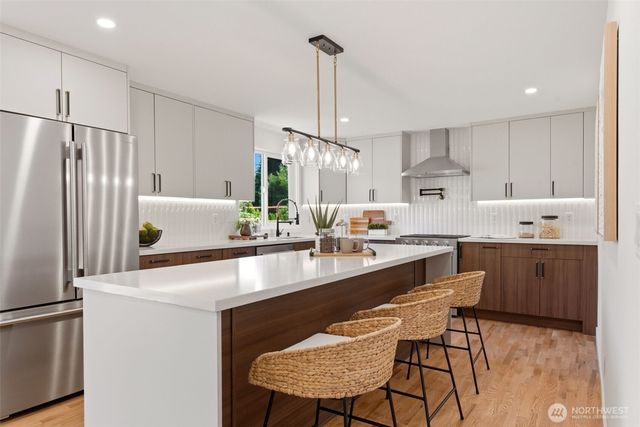 16432 NE 18th Street, Bellevue, WA 98008