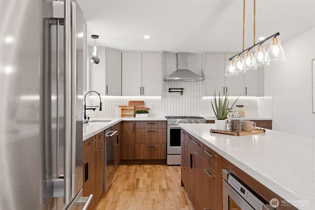 16432 NE 18th Street, Bellevue, WA 98008