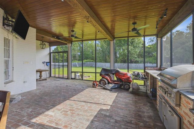 2810 Saint Francis Forest Drive, Lake Charles, LA 70605