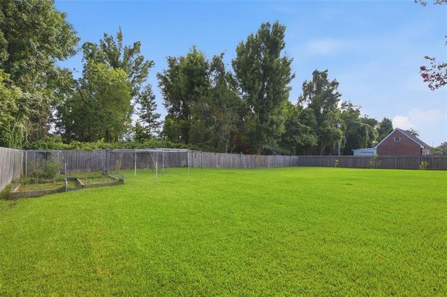 2810 Saint Francis Forest Drive, Lake Charles, LA 70605