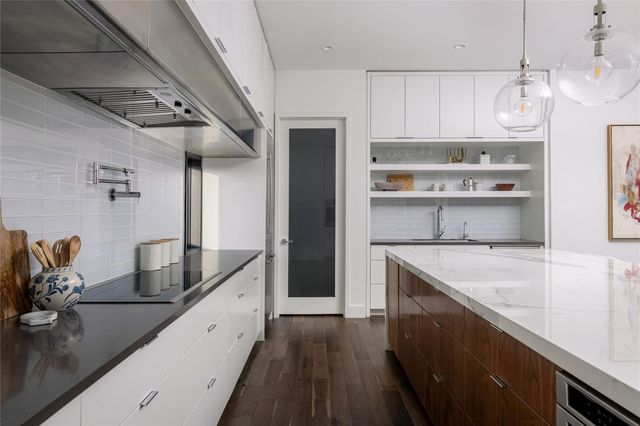 6607 W COURTYARD DR, Austin, TX 78730