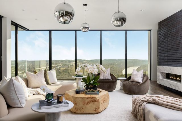 6607 W COURTYARD DR, Austin, TX 78730