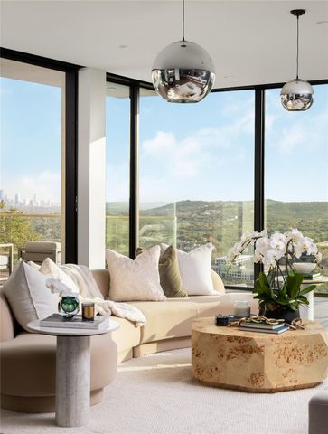 6607 W COURTYARD DR, Austin, TX 78730