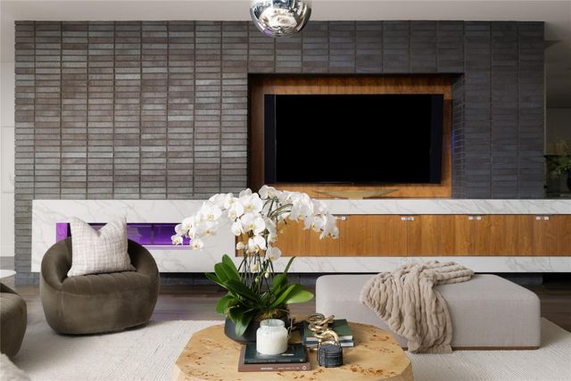 6607 W COURTYARD DR, Austin, TX 78730