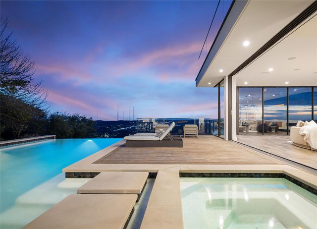 6607 W COURTYARD DR, Austin, TX 78730