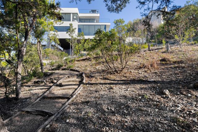 6607 W COURTYARD DR, Austin, TX 78730