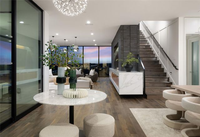 6607 W COURTYARD DR, Austin, TX 78730