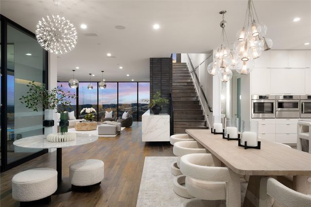 6607 W COURTYARD DR, Austin, TX 78730